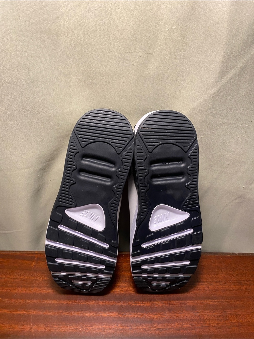 Nike Air Max 90 LV8 Phantom Metallic Silver Black White Women’s 8 - Picture 7 of 8